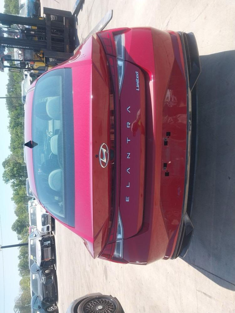 السلام عليكم 
النترا 2023امريكي فول لمتدد ماشي 40الفmiحادثهه بابين مبدلات اصليات الون نفس صور الحادث بلمنشور  رقم اربيل بسمه تريد وكاله تريد تحويل 
السعر 170بيهه مجال 
اني مكلف بنشر 
رقم صاحبه السياره 0 771 171 1254
