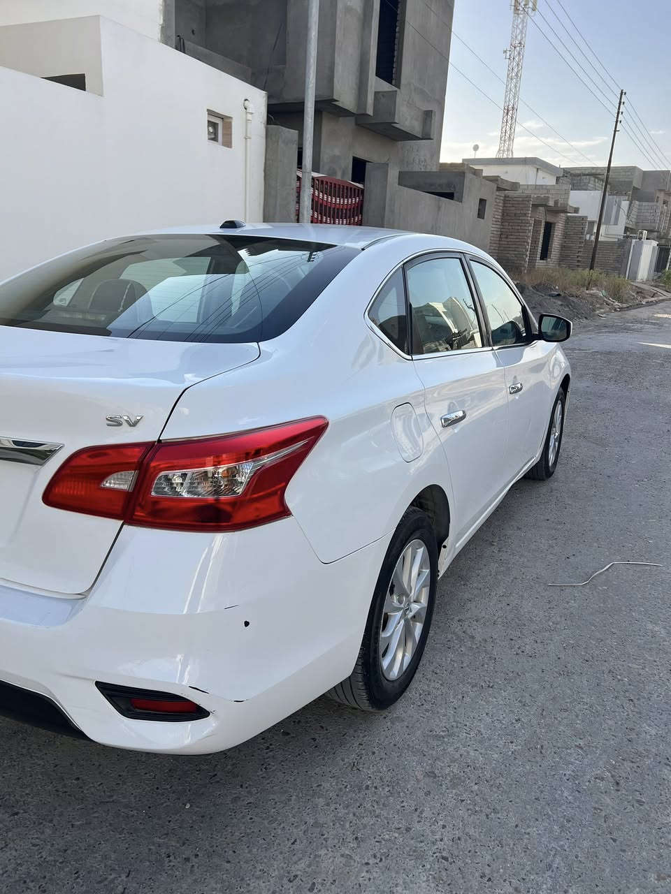 نيسان سنترا 2019 وارد امريكي مواصفات sv ضررها الجاملغ الخلفي اليمين وبيها بابين اليمين كلير من امريكا وبيه رصعات خفيفه  كير ومكينه 
رقم صلاح الدين وصاقطه السنويه يريدله تجديد
مكان السياره صلاح الدين سامراء
رقم هاتف ***********
السعر 100 ورقه وبيه مجال
