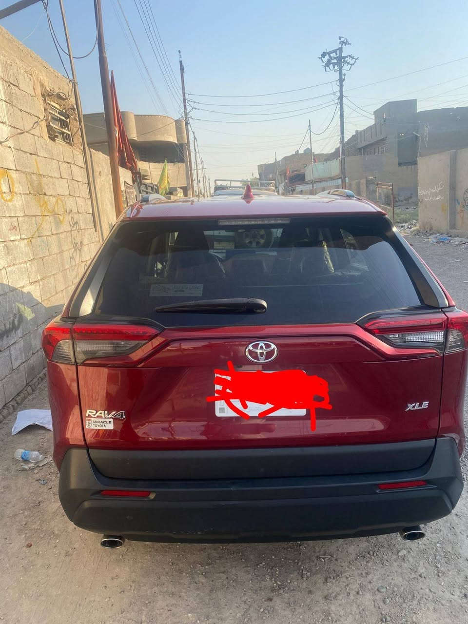 راف فور موديل 2022 ماشيه 60000ألف الفئة xle المحرك 2500 بانزين الضربة ثلاث قطع جاملق  أمامي وخلفي والباب الوره السايق السعر 200 ورقة ورقم الهاتف ***********
