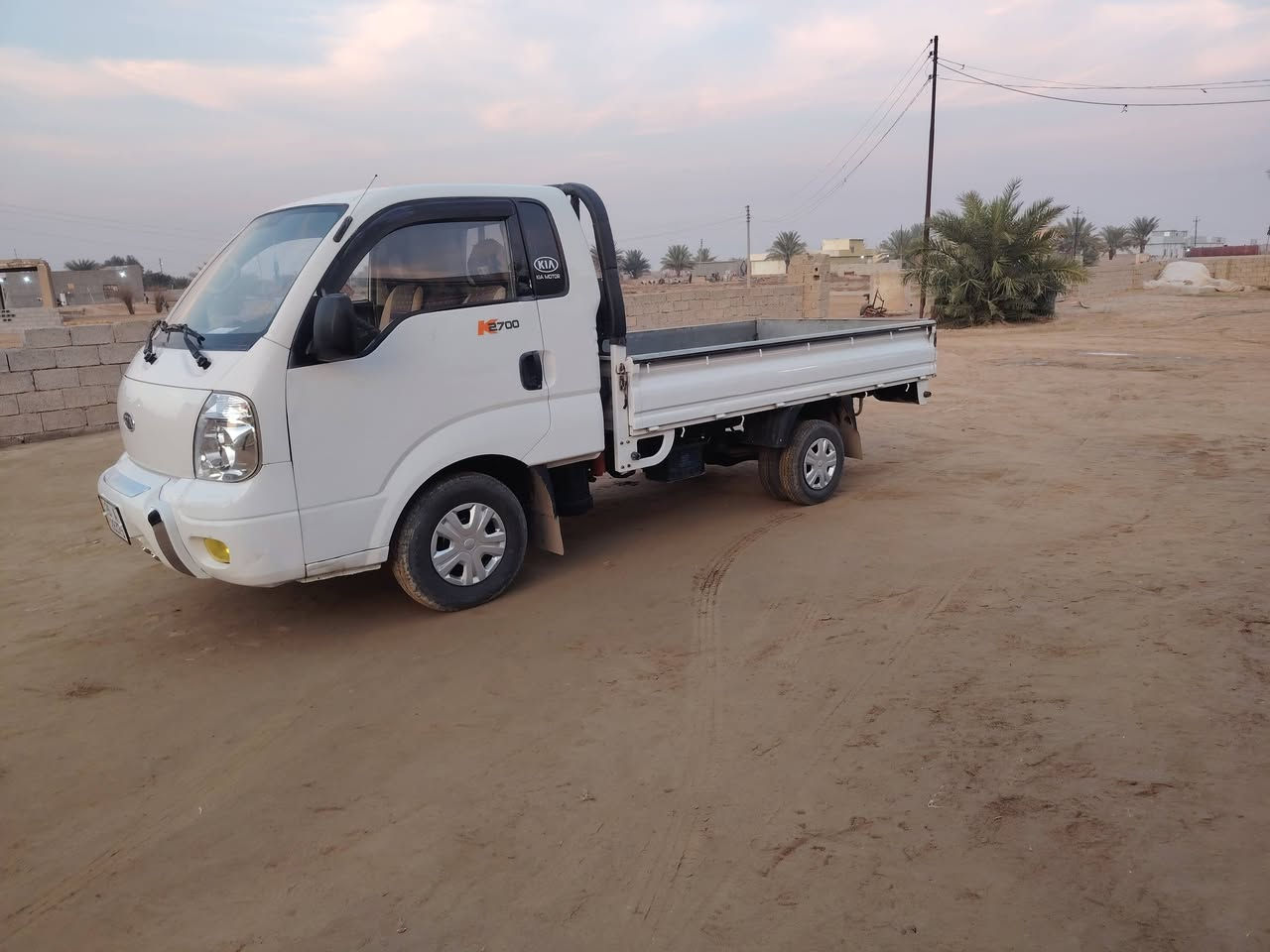 السلام عليكم للبيع كيا حمل موديل 2011
السيارة جديده مكفوله كفاله عامه  
الكشر شوفت العين  كير محرك تايرات كلو شرط 
تبريد تدفئه كهربائيات كلها شرط 
السيارة جاهزة للعمل بدون اي نقص 
رقم صلاح الدين بأسمي شرط التحويل 
مكان السيارة تكريت ناحيت حمرين
السعرللاستفسار اكثر اتصل 
*********** ملاحظه السياره كله شركه بلاديه
