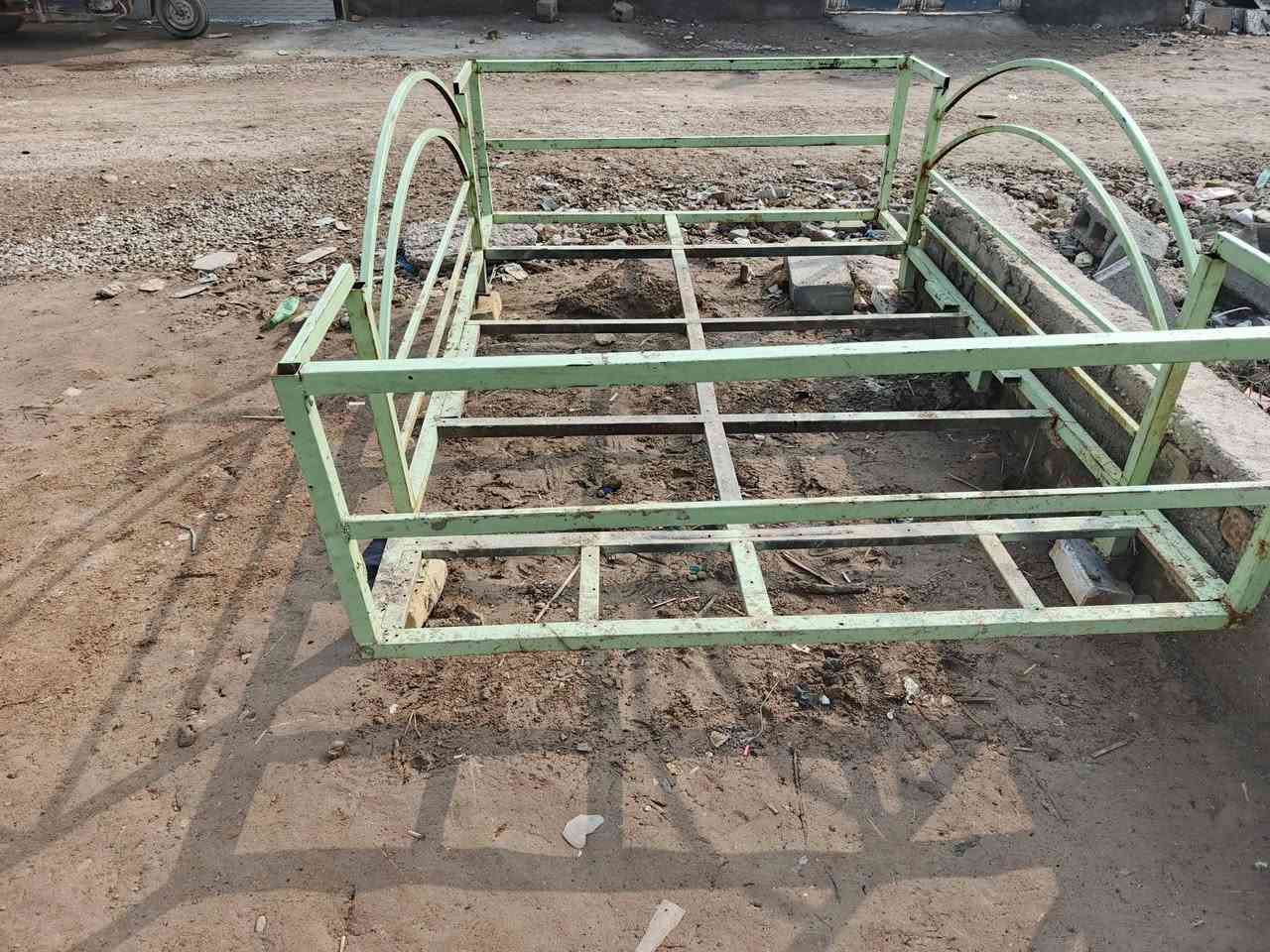 سبايه لبيع سعر خاص حديد قوي مكان كوت حي الحكيم ***********
