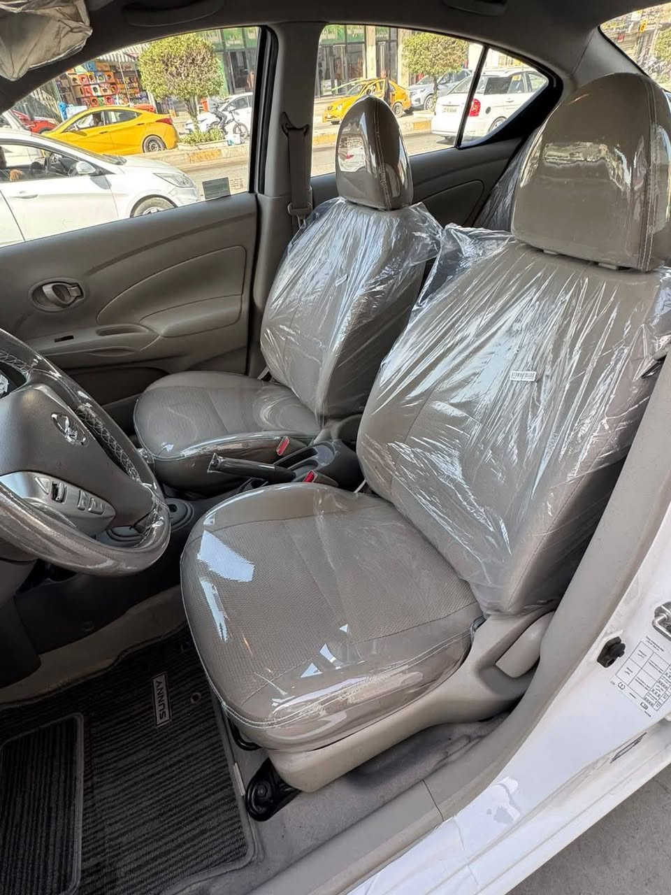 سلام عليكم عندي سني هندي لبيع موديل 20 رقم بغداد الدولي الجديد (بسمي) ماشيه 17 الف مكفوله كفاله  من ضربه صبغ بارد مكاني بغداد الكرخ رقم تلفون ***********
دوشمه عام سبير ما نازل تايرات شركه باتري شركه كله على وضع شركه السعر ١٢٠
