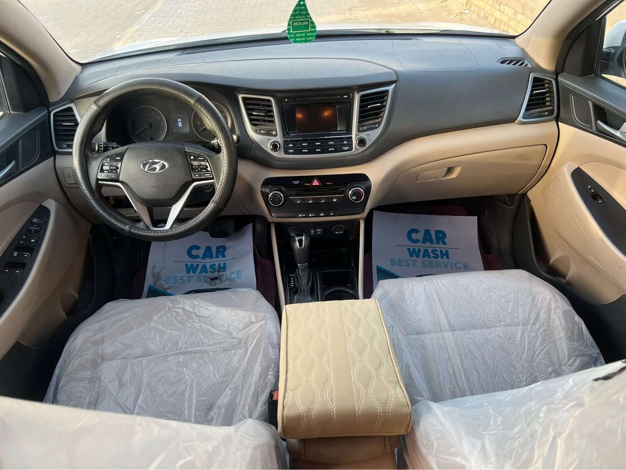 السلام عليكم

توسان 2016 وارد 

شاشه كامره تحكمات وباقي المواصفات المعروفه 

ااحادث بنيد بدون دواخل جاملغ ايمن بي بارد بسيط 

مكينه مفتوحه كازكيت وبايدي فاتحه 

تبريد حداديه كهربائيات كله جاهز تحويل مباشر 

مكاني  بابل الحله        السعر.   148 وبي مجال 

*********** حلة, بابل
