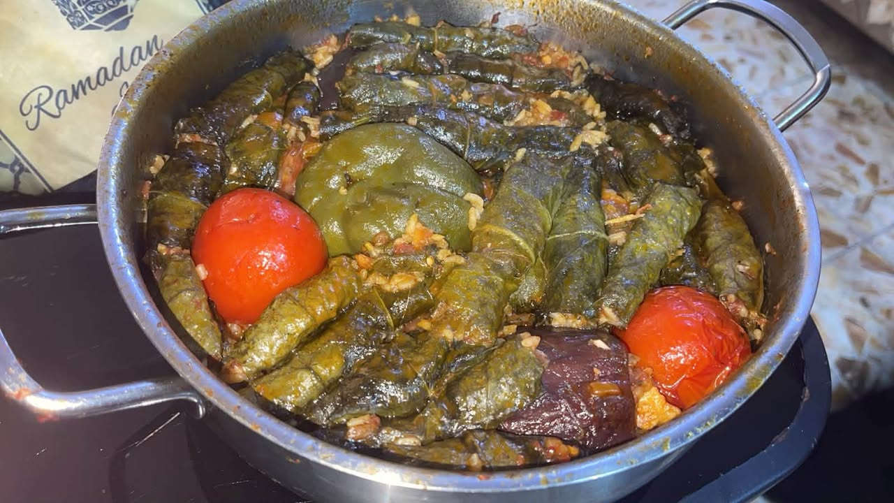 "المنظر يحجي وحده.. بس الطعم؟ يأخذكم لغير عالم! 🤤
لأن الدولمة مو مجرد أكلة، الدولمة بغدادية، حامضة، لذيذة، واللّچعة مالتها تسوى الدنيا! 😉🔥
في سُفرة عامرة، نلفها الكم بحب ونفس عراقي أصيل، من الجدر لجمعة العائلة، إلى أكبر صواني العزايم والمناسبات اللي ترفع الراس.🍇 و ورق العنب الذايب والدولمة المشكلة تذوب بالحلگ وكلها حامض ولذيذة
🛵 متوفر التوصيل لكافة مناطق بغداد.

📥 للحجز والاستفسار، راسلونا على خاص الصفحة أو واتساب 📲 
 أو الاتصال عالرقم ***********

وجدركم يوصلكم حار ونار
#سفرة_عامرة #دولمة_عراقية #ورق_عنب #طبخ_بيت #اكل_عراقي #بغداد #دولمة_لاچعة"@
