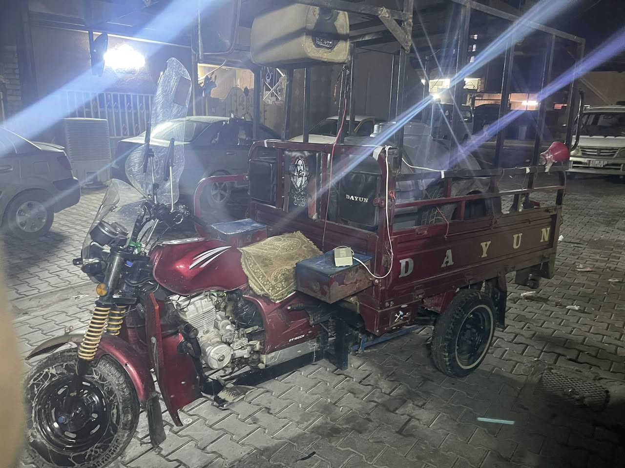 لام عليكم ستوتة للبيع مديل 20 كهربائيات شغاله مكفوله أوراق كامله ماعدا التانكي ولدمام تخم تاير جديد *********** 
مليون أو 750 أو بيها مجال
