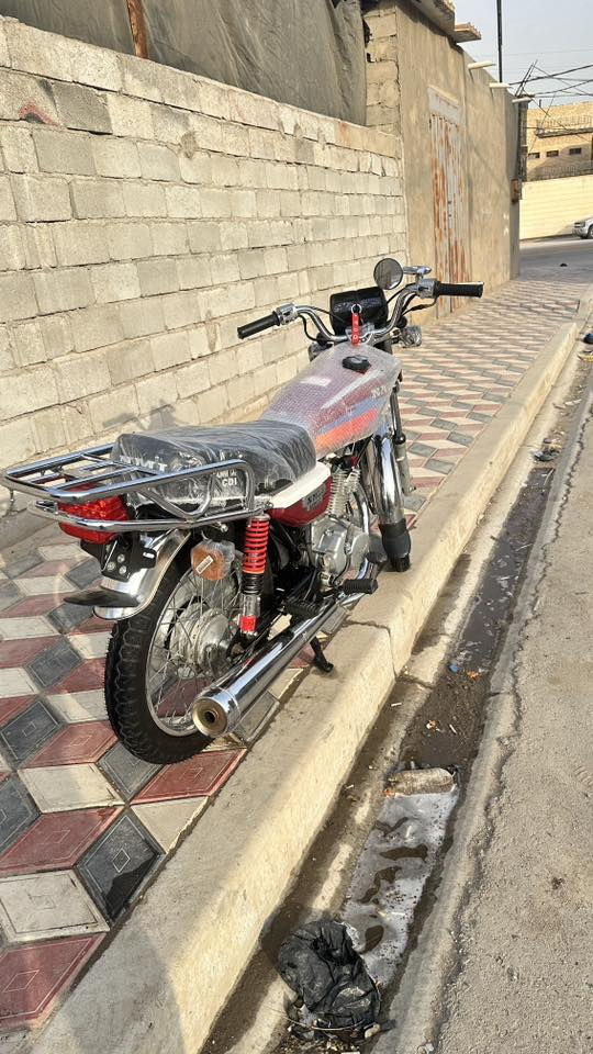 السلام عليكم دراجه نامه للبيع مديل 2020 اوراق اصولي دراجه كامله ما عايزه برغي مكينه بلاد عل وضع الشركه ‭0785 808 3018‬
