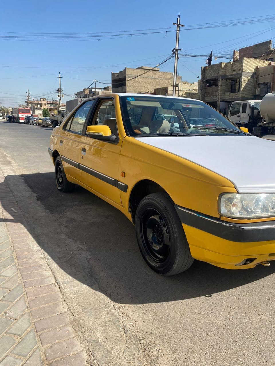 بيجو  مديل 15 سياره نضيفه كهربائيات كلها شغاله تبريد كله جديد محرك مكفول لا تبخير ولا تنقيص  كير باور مشط كله جديد سياره ما عوزها اي شي  مصفره هيها وغرامات رقم جديد. كامله سعرها 38 وبيها مجال عنوان بغداد رقم ***********
