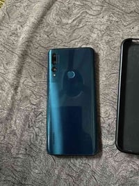 واي ٩ برايم • ذاكرة ١٢٨ • شاشة متقطعة