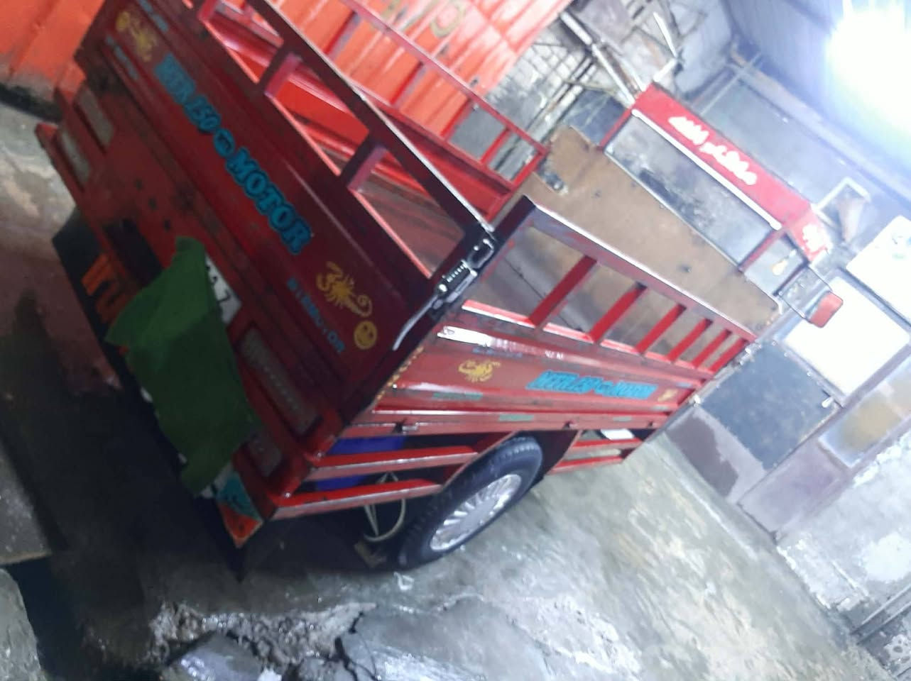 ستوته للبيع المكان بغداد  طنين  وانص مرقمه 11 بغداد السعر خمس ملايين ونص  ***********
