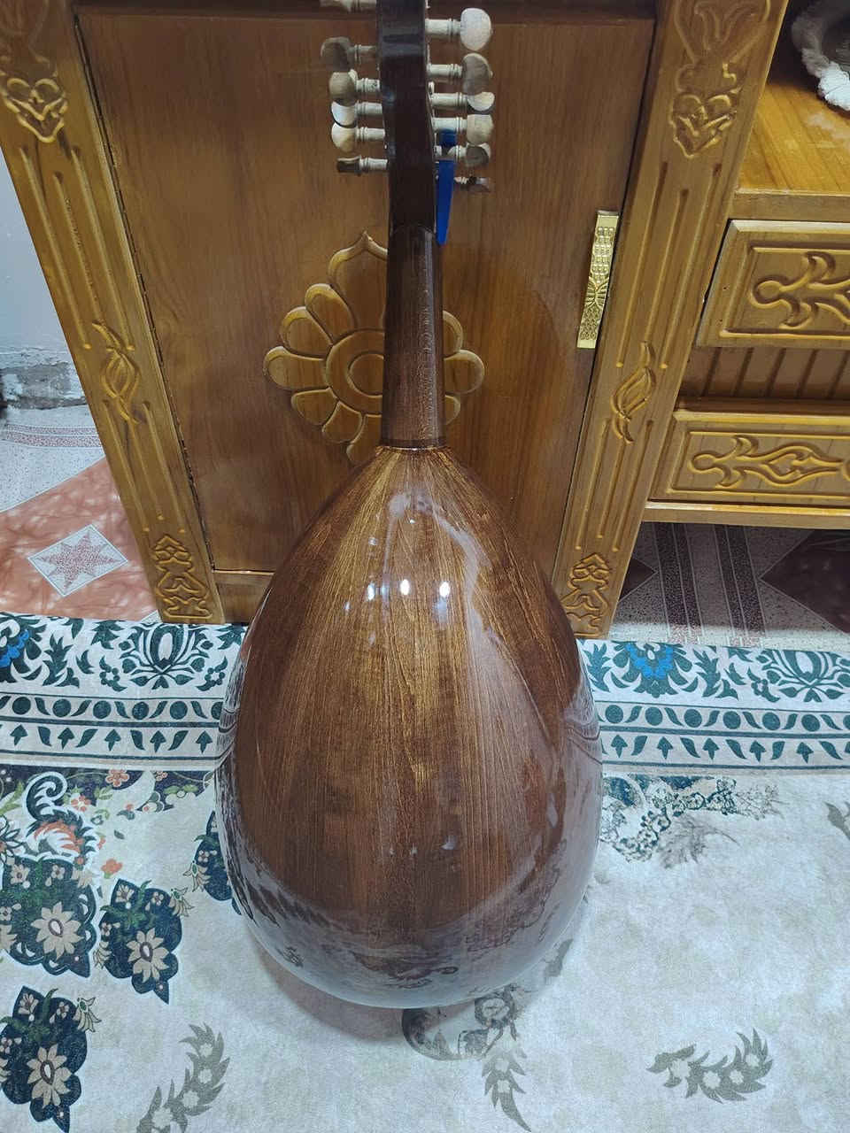 السلام عليكم عود زرياب عراقي نضيف كلش السعر 150 بيه مجال العنوان بصره / ***********
