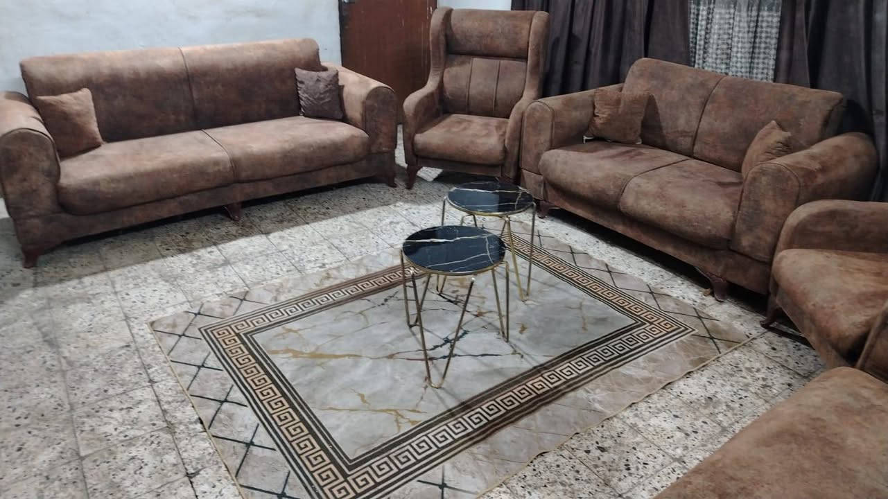 تخم 10 مقعد💺 اخو جديد اي ضرر مابي خشب بلوك اسود كلش ثكيل تكمه تفحص وتاخذ سعر ,,250,,بي مجال مكان لبياع *********** يوجد واتساب
