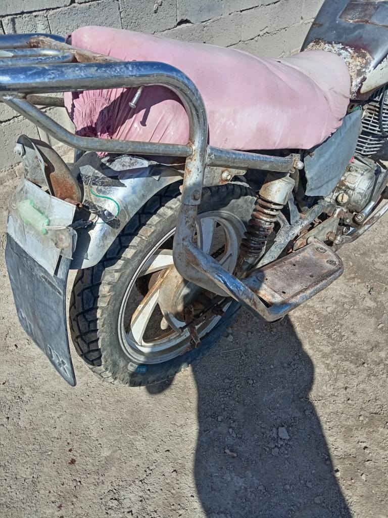 دراجة تايموتا للبيع موديل 2012 نضيفه كهرباءيات كلها شقاله محرك ما مفتوح تواير نضاف سعر 300 الف وبيها مجال لاتصال عله رقم  ***********
