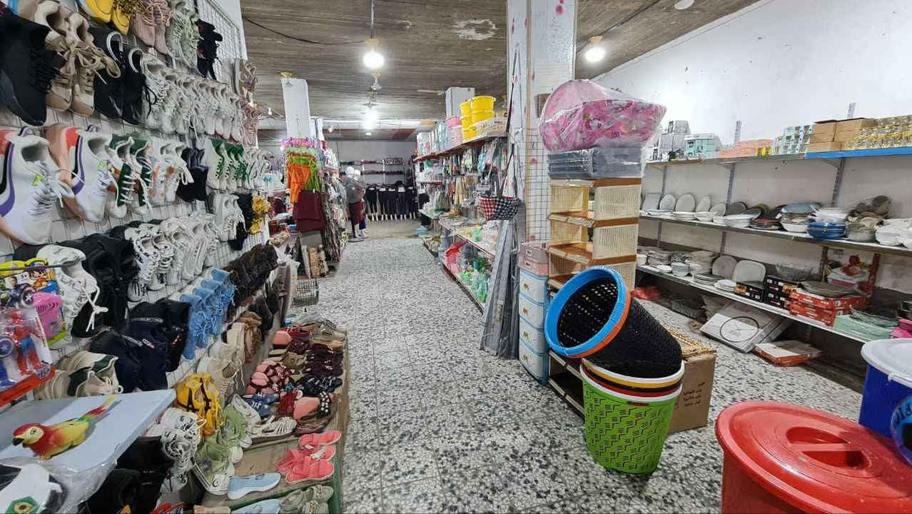 المجمع يحتوي اكثر من قسم ملابس وقرطاسيه او مواد منزليه ومفروشات واكسسوارات وملابس داخلية وألعاب أطفال وكوزمتك وغيرها من المواد الأخرى للطلاع ع بقيت الصور راسلني خاص غرض البيع عدم التفرغ بسبب أعمال أخرى للإستفسار الإتصال ع هذا الرقم *********** السعر ١٥ او بي مجال النجف, العراق
