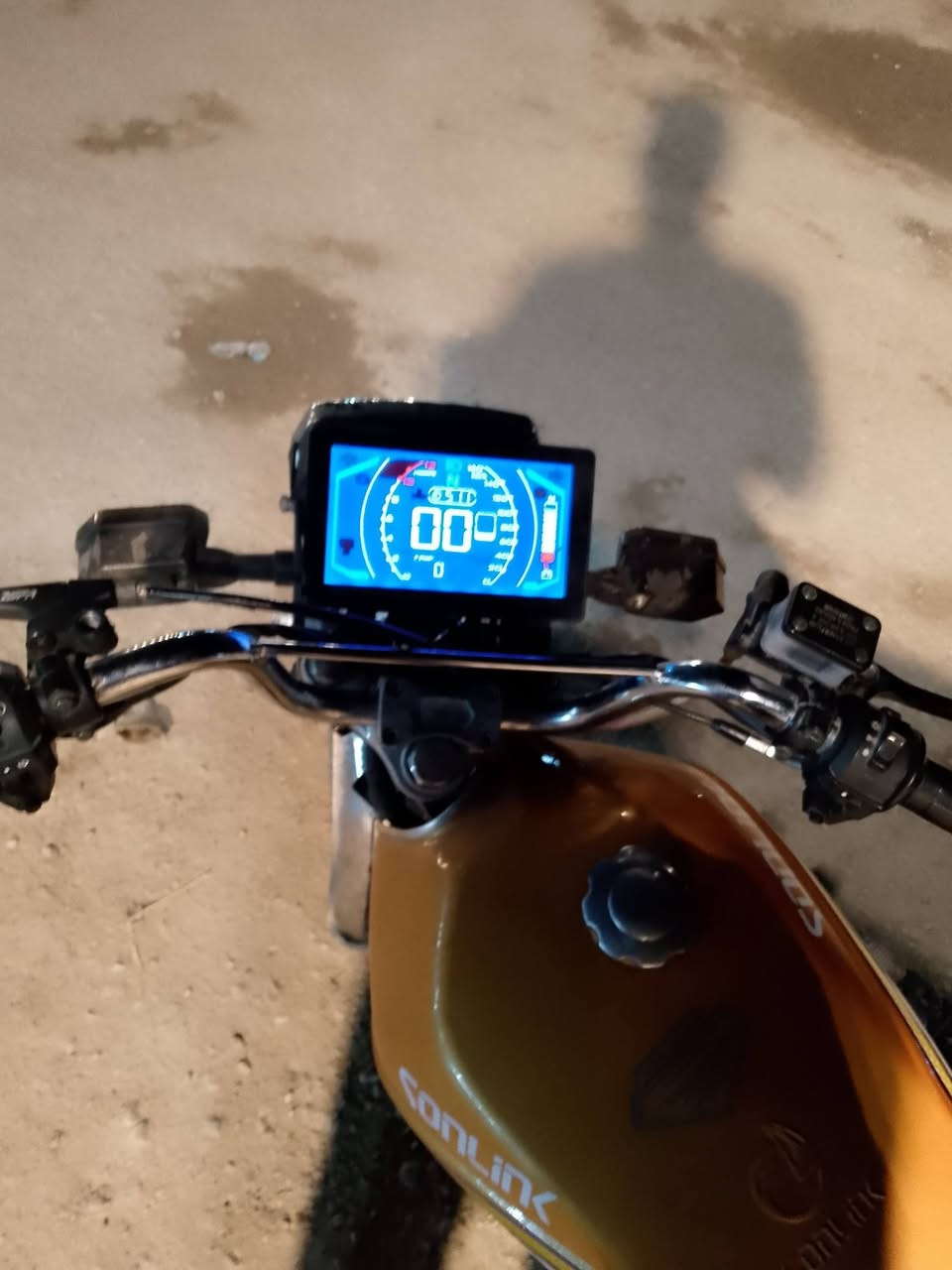 سلام عليكم 
سيفان 25 للبيع 
مكينه سبانه ممدود عليها بس تفيلس 
يرادلها ترتيبات بصيطه 
كهربائيات كلها شغاله 
اوراق كورتونيه 

ابيع هلموجود جوه السوك 680 وبيها مجال 
مكاني ديالى الخالص هبهب 
رقمي ***********
