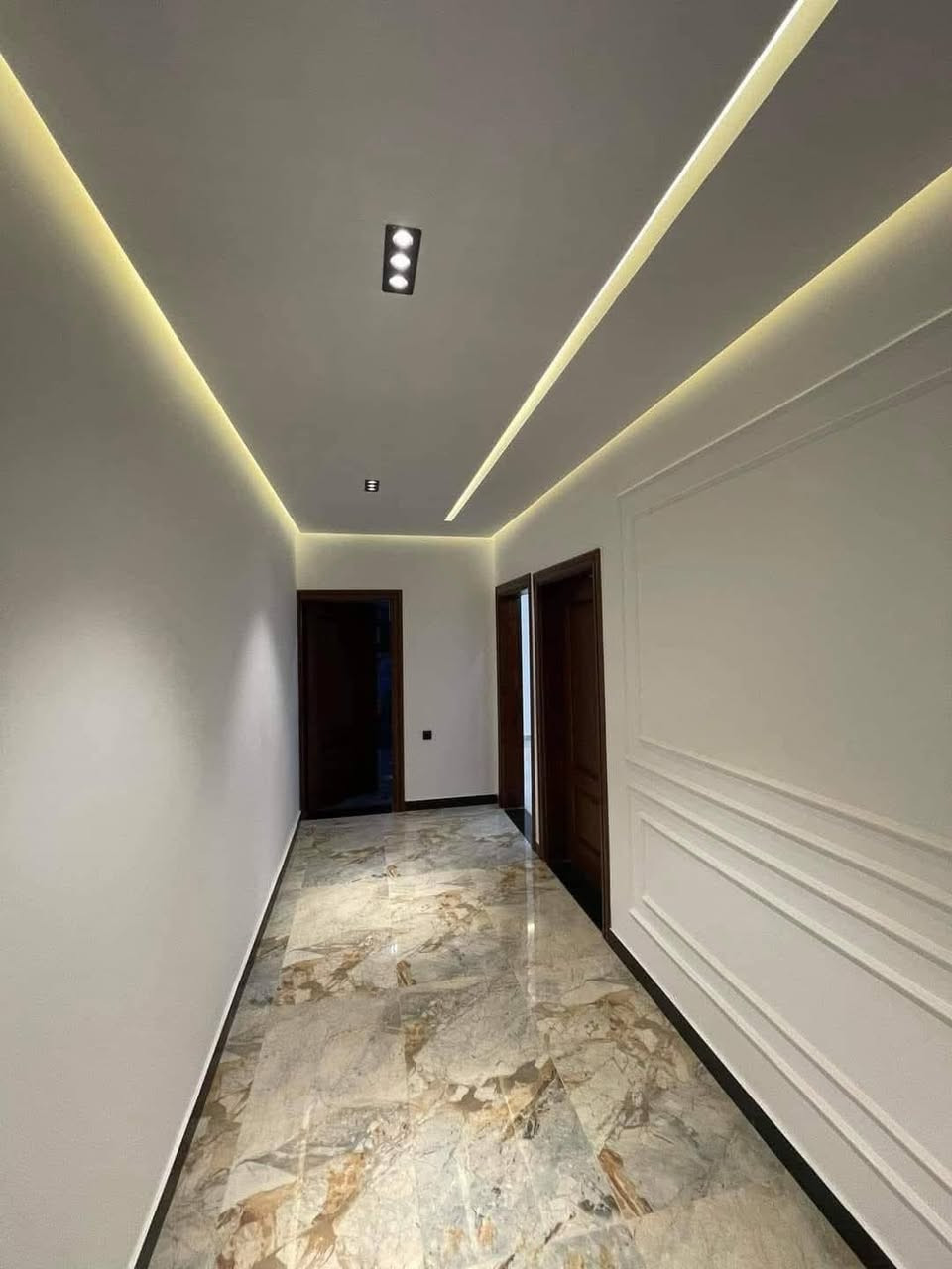 السلام عليكم
هذا جزء من شغل زوجي 
واسعار مناسبه وعنده كادر كهرباء وصحيات 
***********
