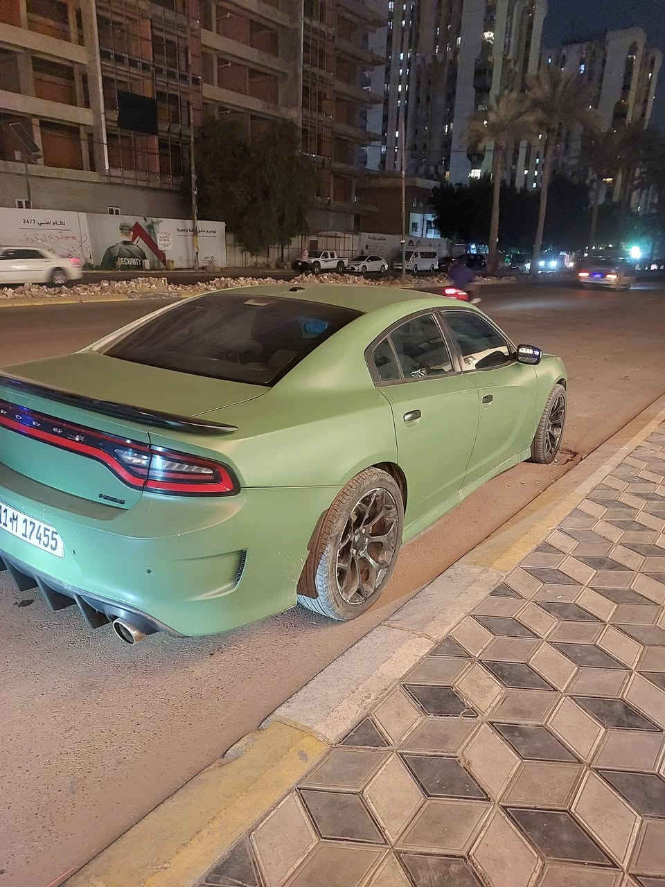 جارجر ٢٠١٨ وارد امريكا محرك ٥٧٠٠ حره باسمي رقم بغداد حادثها جاملغ خلفي فقط عكس السائق مطاك بيها اي ايرباك وصور الحادث موجود السياره بوليسية واني مبدل بيها كل شي يعني غرفة كاملة كشنات وتنته لان هي تجي بدون مصباح داخلي بدون يدات قماره بدون حصان كير تعليك ومسوي طرح كت كامل srt فافون اصلي مو فايبر ويل كب تخم تاير ٢٠ حتى الدبلات الخلفيه مبدلهن لان البوليسية تجي اعلى من الجارجر العادية بسبب الدبلات شديتها دبلات مال هيمي صارت طبيعية يعني باختصار السياره ممبينه بوليسية فقط من الكير لان كيرها عصا والي ميعرف ليش كيرها عصا افهمة كير البوليسي اكبر من كير العاديه ويجي ميكانيكي مو كهرباء لذلك من ينزل يصير اليدة عصا مو كهرباء السياره جاهزه وجديده واني مغير لونها اصلها سلفر مصبوغة داخل وخارج والصبغ مو صبغ عليوي صبغ وكلير طافي واي شخص راح يجي يشوفها ياكد من كلامي .
وضايفلها منظومه غاز يعني انسى صرف البانزين المحسن وغيره
مواصفات ....
محرك ٥٧٠٠ . شاشة كبيره . كامرة دوارة. حساس خلفي . كشنات كهرباء . ويل كب ٢٠ . كت كامل srt اصلي فافون . سعر 175
  ***********
