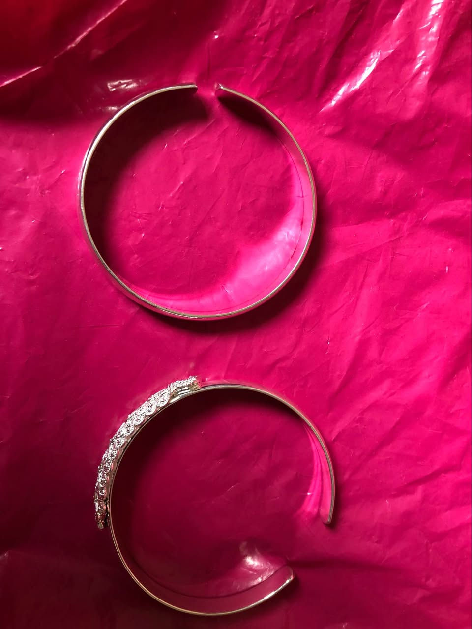 ٢ اساور فضة ثقيلات مختومات وحدة ٩٩٩ ووحدة ٩٢٥ 
 اثنيناتهم ٣٠ الف
اربيل روشنبيري توصيل ٣ الف اربيل محافظات ٥ الف أربيل, العراق


**إذا كنت صاحب هذا الإعلان وتريد حذفه لأي سبب، رجاءا أرسل رسالة إلى الدعم الفني**