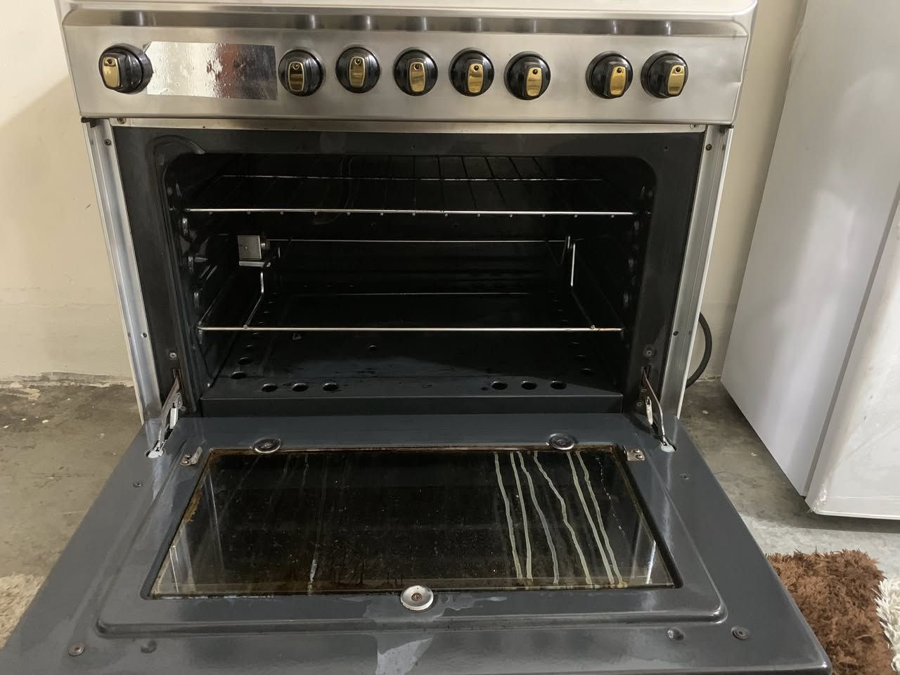 ئەم تەباغە ئیتالیە لۆفرۆشتن 5 چاوەی بن فرنیە ئاگری زۆر جوانە خاوێنە لۆک لۆکە بێحەیبە بەشەرت و زەمان دەفرشم
ناونیشان هەولێر دارەتوو گەیاندن بەخۆرایە بۆناو هەولێر📍
لۆ زانیاری زیاتر *********** ڤایبەر واست ئاپ📞
