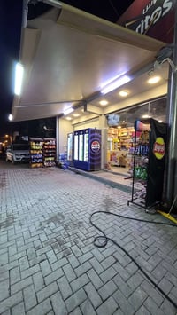 السلامعليكم للبيع أسواق تحتوي عل ٦برادات عامودي ٢ لشركه تحتوي عل ٥عوار...