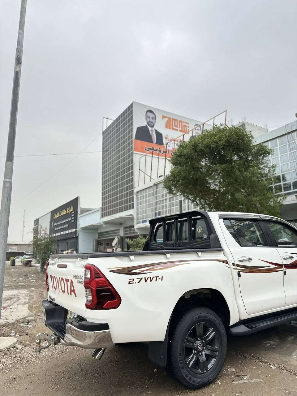 سلام عليكم فورويل 2022 اوتوماتيك 4X4 كويتي  بانزين
فووول مواصفات.           
مكفوله من كل نواحي 
سياره مال جناي 
تبريد قطعتين +بيانو لمس
شاشه كبيره  
مانع انزلاق.   ماشيه 62 حقيقي 
رقم دولي سنويه مجدده 2027 بأسمي مشروع وطني
جاهزه من كلشي مابيها اي نواقص
تبريد ثلج ❄️ تدفئه شغاله
حداديه وصدر بالباكيت
جاهزه من كلشي مال جناي
مكان السياره    بغداد ابو غريب 
استفسار اتصال ***********  ورد سريع
