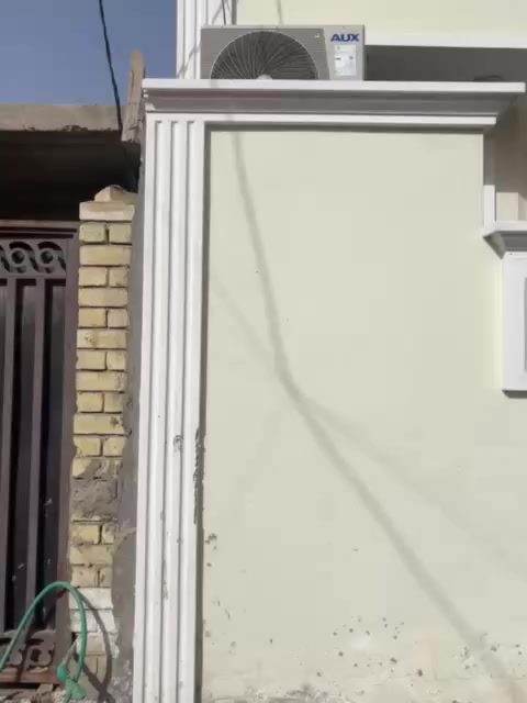 بيت ١٠٠ متر زراعي سند ٢٥ قرار محكمة منطقه حيوية بيها حركة بناء وعمران قوية صاير بكفائات السيدية بظهر كلية السلام البيت متكون من صالة وغرفة نوم ومطبخ طرمة صغيرة مدخلين مدخل من جهة الصالة ومدخل الثاني من جهة الكليدور حمامين خارجي وداخلي سطحين كبار ويمكن استغلال السطحين ببناء غرفتين اضافية منور صغير ع المطبخ شارع مبلط وعريض خدمات كهرباء وماء ومجاري والنت كيبل ضوئي
السعر ١١٢٠٠٠.٠٠٠ وبي مجال للاستفسار من صاحب العقار الاتصال على ***********
