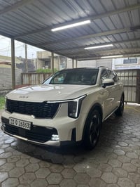 كيا سورنتو 2024 فول ماعدا الكشنات مخمل  مكفوله من كلشي عدا رصعتين بالب...