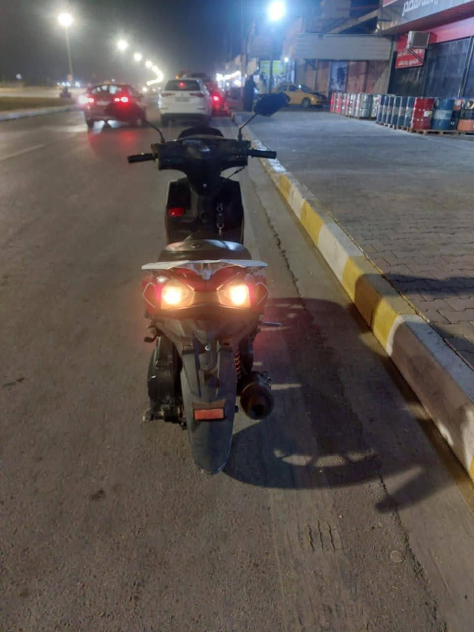 السلام عليكم دراجه للبيع سعرها 250 مراوس اذا موجود لمار الرمادي شارع 5 كيلو ***********
