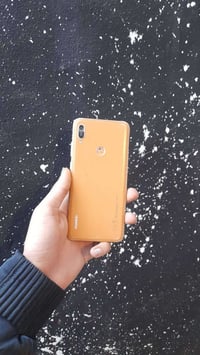 واي 6s • شغال • شرخ خفيف