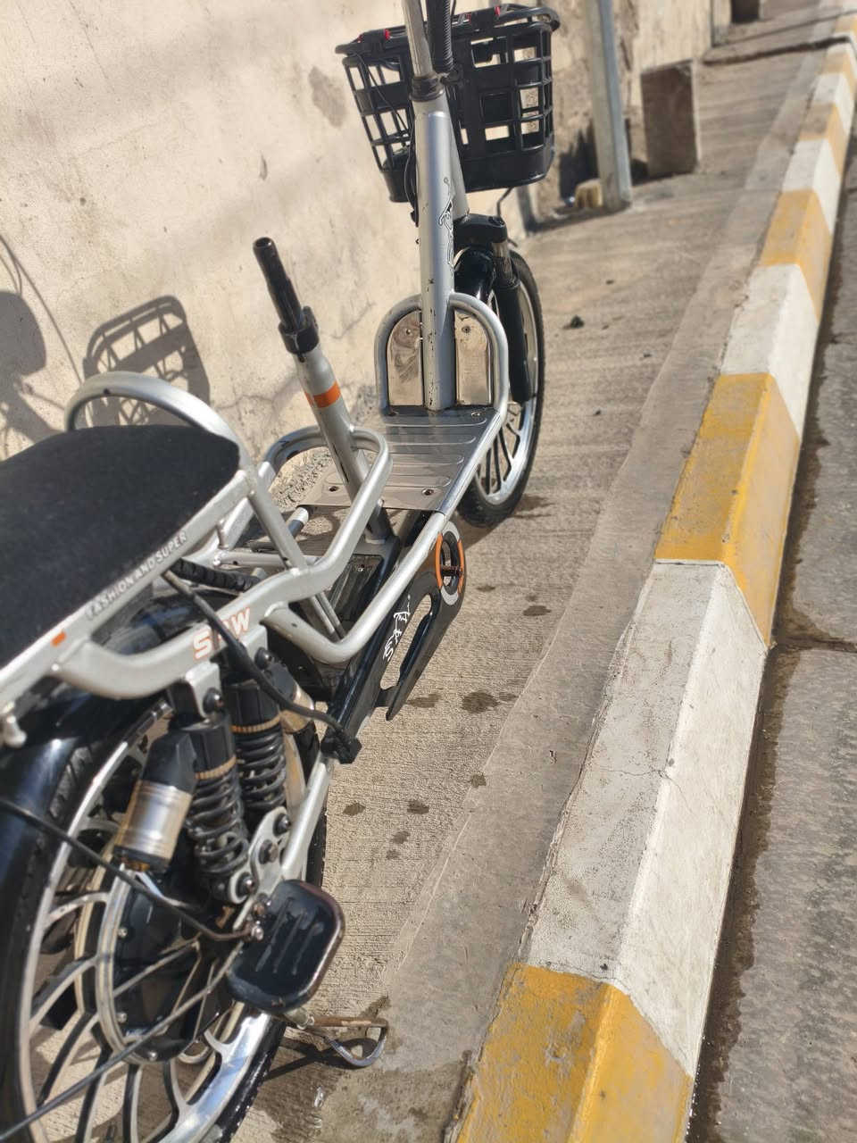 متاح موطور شحن اربع بطاريات قبل فتره شديتهن 18امبير شاحنه جديده موطور حيل نضيف سعر 200
رقم ***********"مكان فلوجه حي العسكري "
