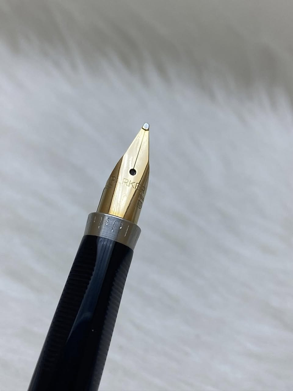 PARKEA( 75)
سيت باركر 75
حبر و جاف
طلاء فضة ثابت 
فرنسي المنشأ اصلي 
ريشة(سلاية) ذهب خالص عيار  14k
نقشة مميزة و نادرة 
حجم الخط M 
انتاج سنة الثمانينات 
جديد غير مستخدم
مع العلبة الاصلية 
للاستفسار المراسله على الواتساب او الاتصال بالرقم  *********** 
يوجد خدمة توصيل داخل بغداد و محافظات⁩
