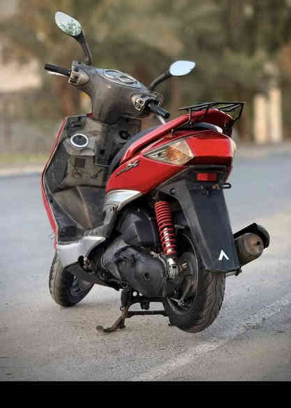 السلام عليكم ' سكنس فحل ياباني نوزل خطين للبيع 
الدراجه ماشيه ٣٥الف (ابلاديه) ما مفتوحه اينقص ما بيها وبرغي واحد مامبدل كلجات كلشي على البلاد كفر ختم واحد ويه لمكينه كيجات سرعه كيج بانزين كهربائيات اشاير كلها شغاله نكره سلف تجي تجيب وياك فيتريه ثنين يفحصون وايخلل بلدراجه تاخذها ابلاش  اوراقها كامله
عارضها ٩٠٠ وبيها مجال قليل كلش 
واتساب ***********
مكاني بغداد حي الجهاد
لدراجه بيها سستم ودمام كامل
