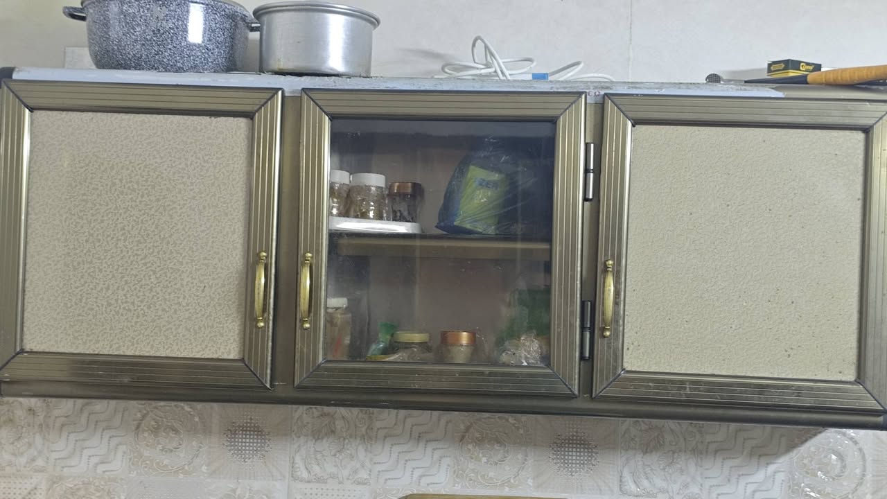 غراض للبيع
كوانتر وسنك 3 قطع 

ثلاجة فريزها فول شرط الفحص 
سبلت واحد طن aux انفيرتر استخدام اقل سنة يشتغل مولد ووطنيه

للتواصل 

***********
