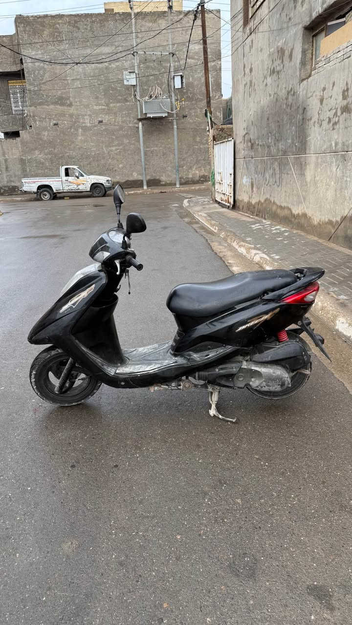 دراجه بريز ياماها ياباني سرعه ١٤٠ نوزل المرغوب الحديث دراجه كامله مكمله 
بغداد البلديات 
*********** بغداد, العراق
