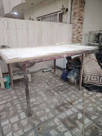 طاولة • بالاعلام