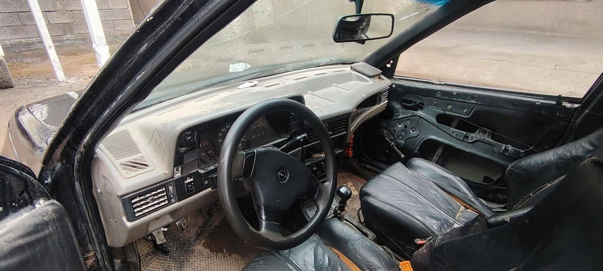 السلام عليكم للبيع اوبل كاديت 1992حجم 18رقم نينوى الماني مشروع وطني سنوية 2028بسمي شرط التحويل كيرومحرك 18بلادي شرط صدر تواير شرط كهربائيات كلها شرط السقفية بيها شضاية بالتحرير سيارة مال جناي جاهزةالسعر 20وبيها مجال بسيط التصال ***********
