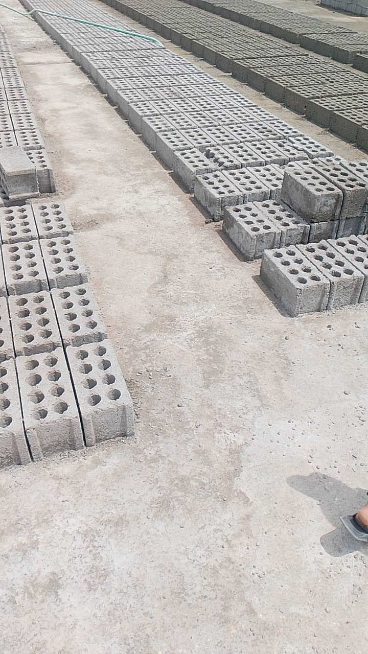 يعلن معمل بلوك ابو علي عن توفر اجود انواع البلوك وبأسعار تنافسية 
فضلا عن توفر كافة مواد البناء 
العنوان بابل ناحية النيل قرية الطلائع 
للتواصل 
***********
***********
