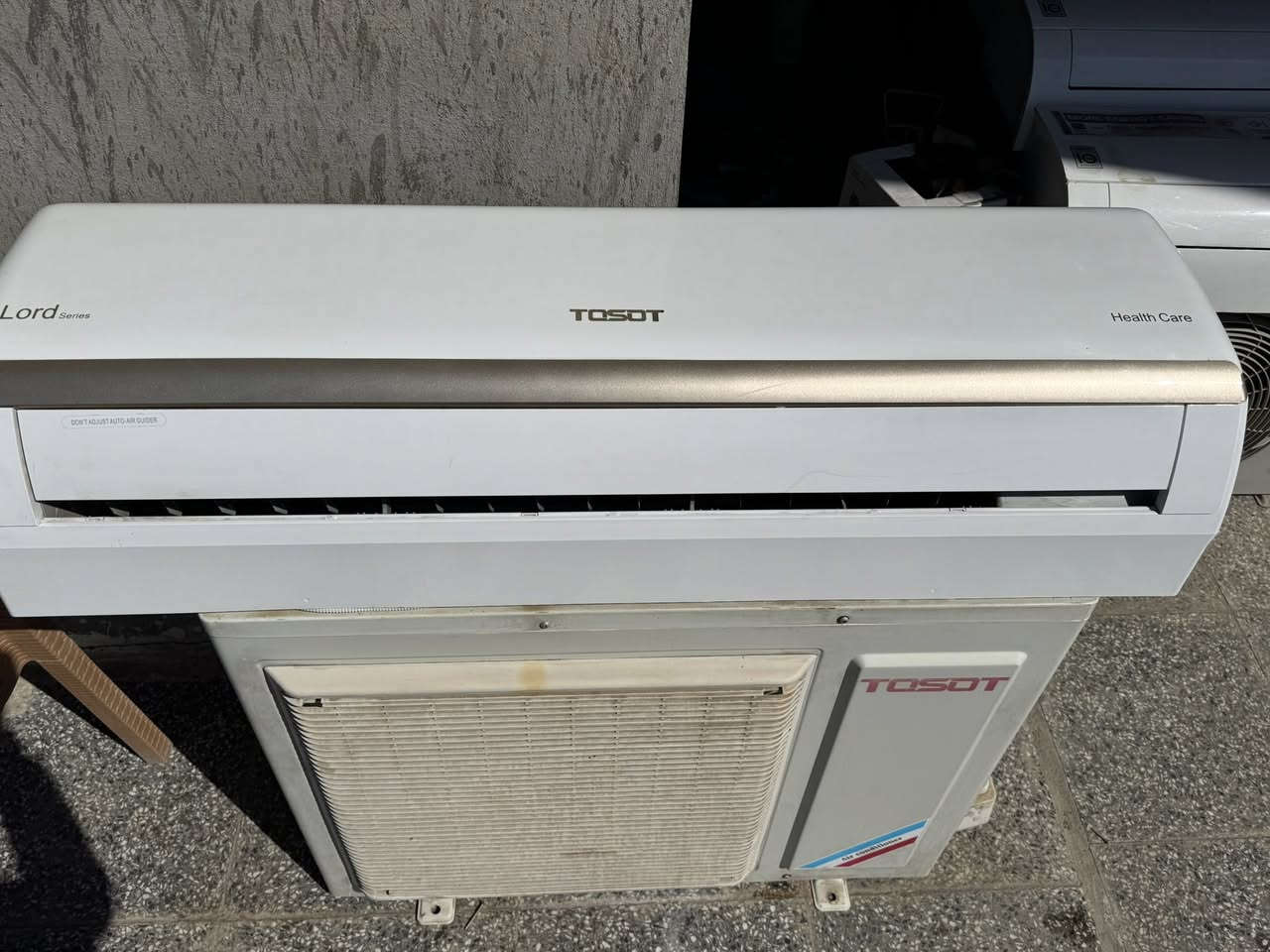 السلام عليكم
سبلت توسوت 2 طن
بلادي على وضع الشركة 
نضيف حيل مستعمل قليل 
برغي مابي نقص 
ملحقاتة كاملة اخذ وشد 
مغسول وجاهز
السعر 390 الف 
توجد خدمة توصيل
***********
