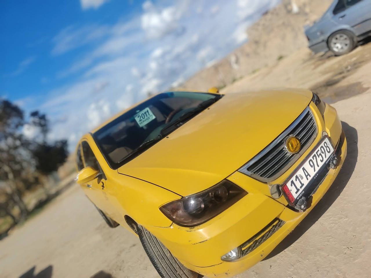 ليفان موديل 2011
رقم بغداد 11 وكاله تحويل من شرعي كربون بيها 
هيا غرامات صفر كشنات جلد فول بس كير عادي ماكينه شرط لا صرف ولا نفخ    
تتخم تاير امامي خلفي جديد كهربائيات كلها شغاله 
سياره جاهزه مال شغل اي ضرر ما ابيها سعر 45 وبيها مجال
***********/  ***********
مكاني تلعفر
