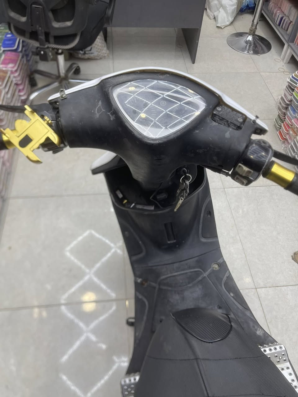 ماكس عدله للبيع
بوشه 55 نوعيه مضبوطه

بيها تزويد خفيف 

كفرات بلادية

شعله و معدل حلوه 

هندر و القبق موجودات 

وتخم كفرات اضافي عليها بلادي لون إسمنتي يعني زوجين عندك
و صارنصه البلادي موجوده  

سعرها 525 وبيها مجال حك جيه 

عنواني بغداد الكريعات شراي يتصل  

***********
