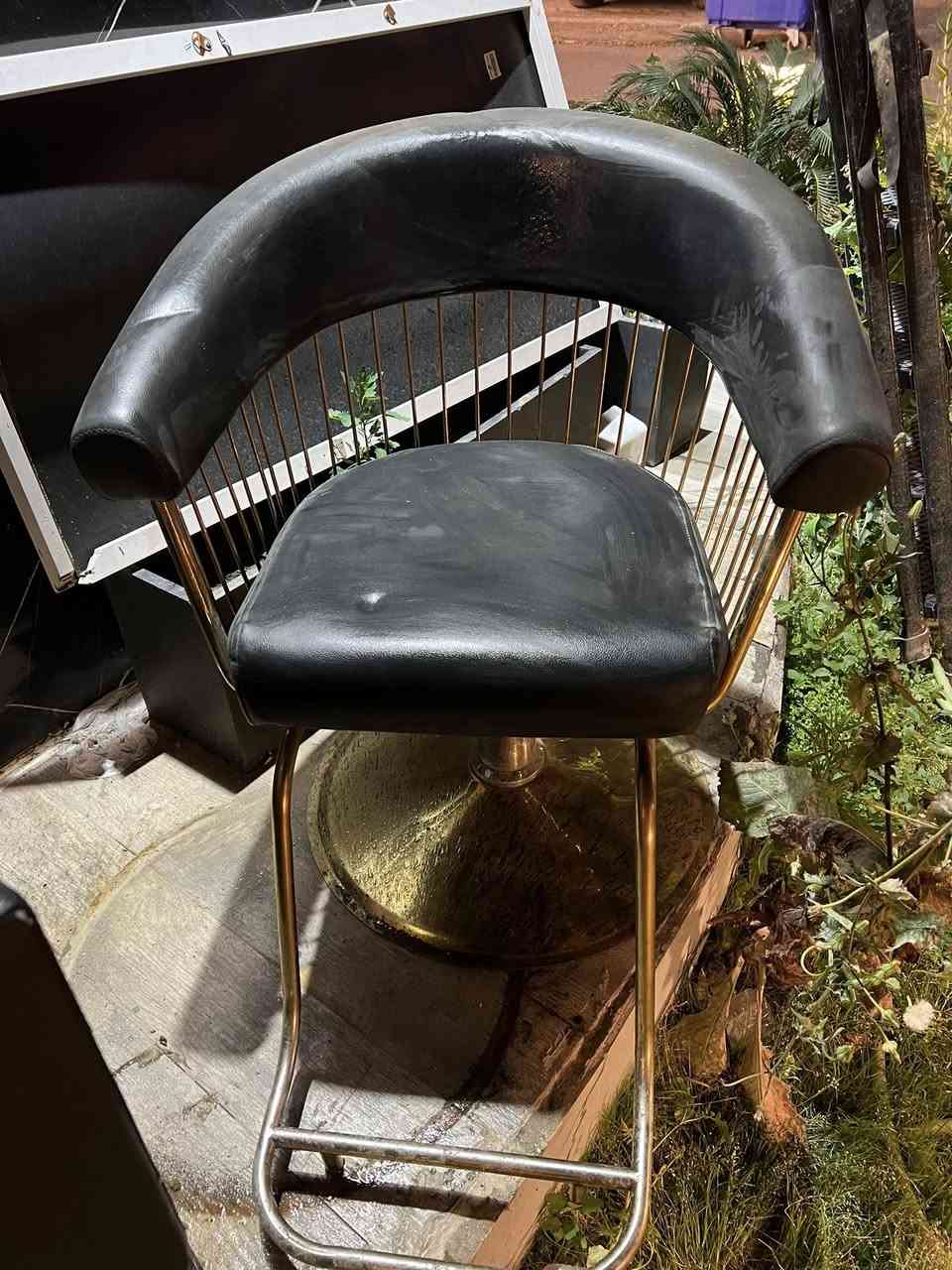مغسله للبيع كرسي حلاقه للبيع *********** العنوان اليرموك
