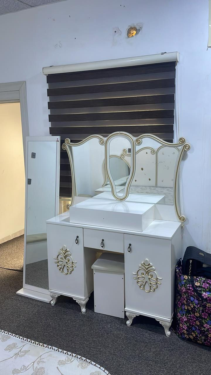 غرفة نوم ٧ قطع
٤٥٠ بي مجال
***********
