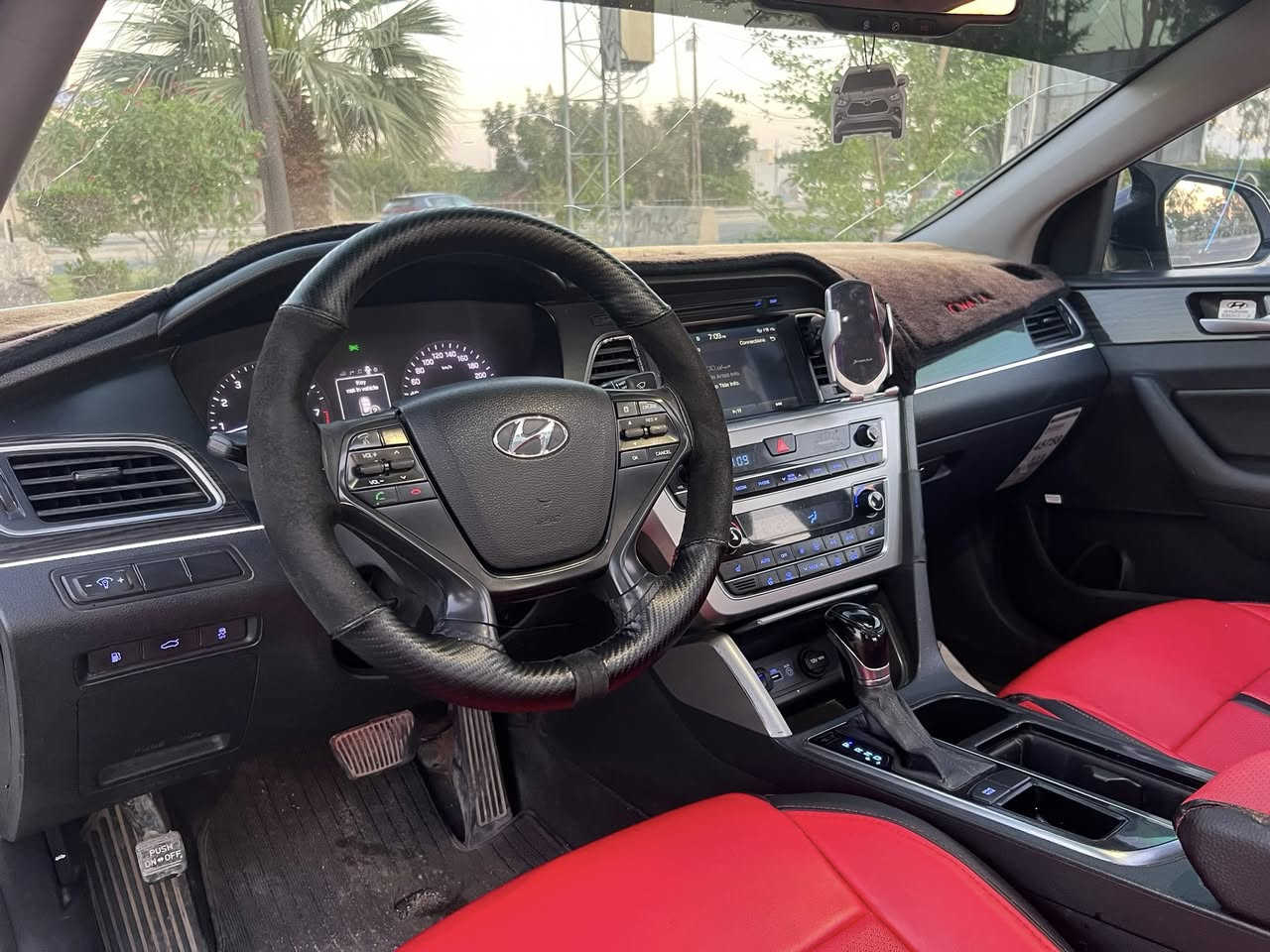 للبيع سوناتا موديل 2015 vip محرك 2000 دوش

*تدفئة كشنات 

* 3 انضمة قياده( sport   eco.  Normal.)

* ‏شاشة كبيره 

* كشنات جلد

* بصمه تشغيل

* مري شفط

* نضام ترحيب عند الاقتراب

* فتح تلقائي للصندوق عند الاقتراب

* اشاير بالمري

* نضام زنون بالكامل 

* تثبيت سرعه 

* فل تحكم ستيرن

* كشن كهرباء

* تدفئة ستيرن 

* بانوراما 

* بصمة ابواب 

* لد دشبول متغير

* حساسات + كامره خلفيه

* جرص بال 120

* يدات نيكل

* دمام خلفي 

السياره عليها ادامه بالكامل + تخم تاير 

مكينه وكير مكفول على وضع الشركه 

سياره جاهزه بدون اي نقص. 

السونار مرفق بلمنشور 

السعر 117$

رقم ***********
