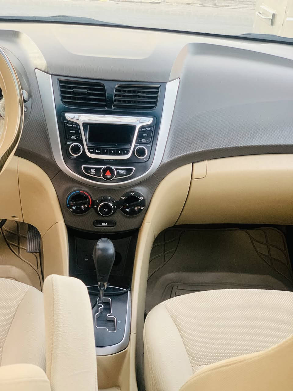 اكسنت 2014 وراد امريكي كير ومكينة كفالة رقم ديالى تحويل ثاني يوم 85 $وبيه مجال بسيط 
للاستفسار اكثر ***********
