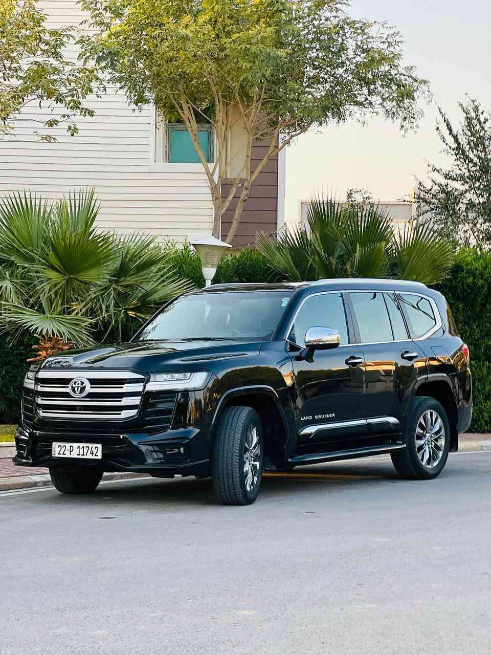 السلام عليكم
✨ تويوتا لاندكروزر VXR 2024 – للبيع ✨🚘 وكالة SAS
ماشية 43 الف km
⚙️ المواصفات:
🔹 محرك V6 توين تيربو (3.5 لتر)
🔹 قوة تقريباً 409 حصان 💪
🔹 عزم 650 نيوتن متر 🔥
🔹 كير أوتوماتيك 10 سرعات
🔹 دفع رباعي دائم Full-Time 4WD 🌍
🔹 نظام Multi-Terrain Select 🏜️
🔹 نظام Crawl Control
🔹 دفرنس قفل ⛓️
🔹بيبان شفط

🛋️ الداخلية:

🪶 جلد فاخر
❄️🔥 تبريد + تدفئة مقاعد
🔑 بصمة تشغيل
📺 شاشة 12.3 إنج
📱 Apple CarPlay + Android Auto
🔌 شاحن وايرلس
🌡️ مكيف متعدد المناطق
🔊 نظام صوت JBL 

🚗 الخارجية:

💡 LED + DRL
🌞 فتحة سقف 
🛞 ويالة كبيرة
📷 كاميرات 360
📡 حساسات أمامية وخلفية
🛡️ الأمان:
🛑 ABS + VSC + EBD
⛰️ Hill Assist
📡 رادار ومثبت سرعة
🚨 TPMS
⚠️ نظام مانع الاصطدام
🚶‍♂️ تنبيه مغادرة المسار

✨ حالة السيارة:
🚨 السيارة جديدة بالكامل
📦 مغلفة بالكامل (PDF)
🎨 بدون صبغ وبدون شخط نهائياً
✨ نظيفة جداً وحالتها مثل الصور وأحلى
📌 للجاد فقط
⚠️ ما أخليك تجي وتخطو متر إذا السيارة مو مطابقة للصور
🤝 أتحمل المسؤولية الكاملة إذا كان هناك أي اختلاف عن الصور
📍 المكان: خانقين
💰 السعر: 855$
💵 يعني: 8 شدات و55 ورقة
للتواصل: موتواجد واتساب فايبر 
*********** خناقين, ديالى
