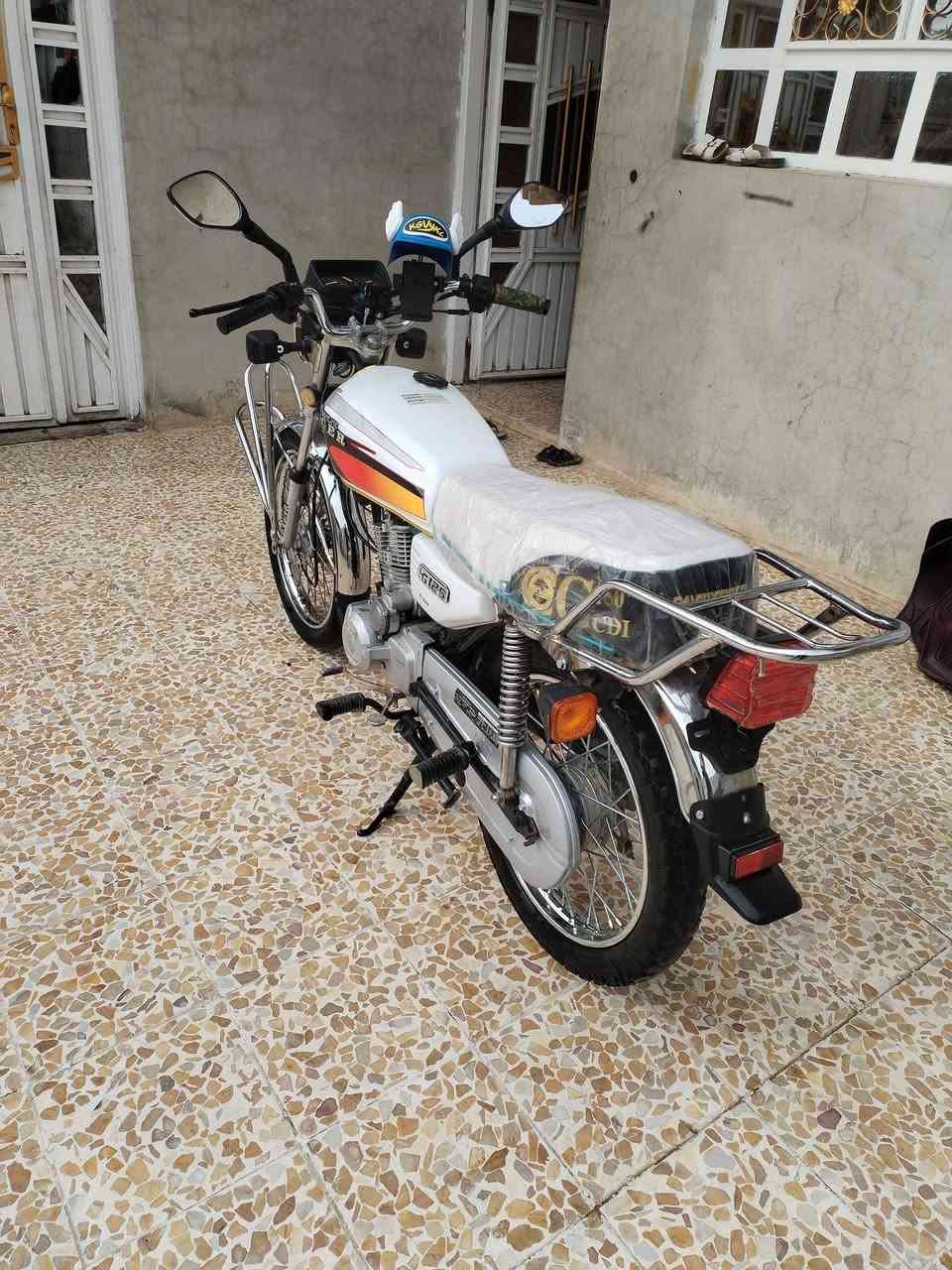 السلام عليكم ماطور سيفان
ماطور جاهز سلف شغال وايرمنيه كلها شرط محرك شرط 
السعر 400 وبي مجال 
للإستفسار ***********
