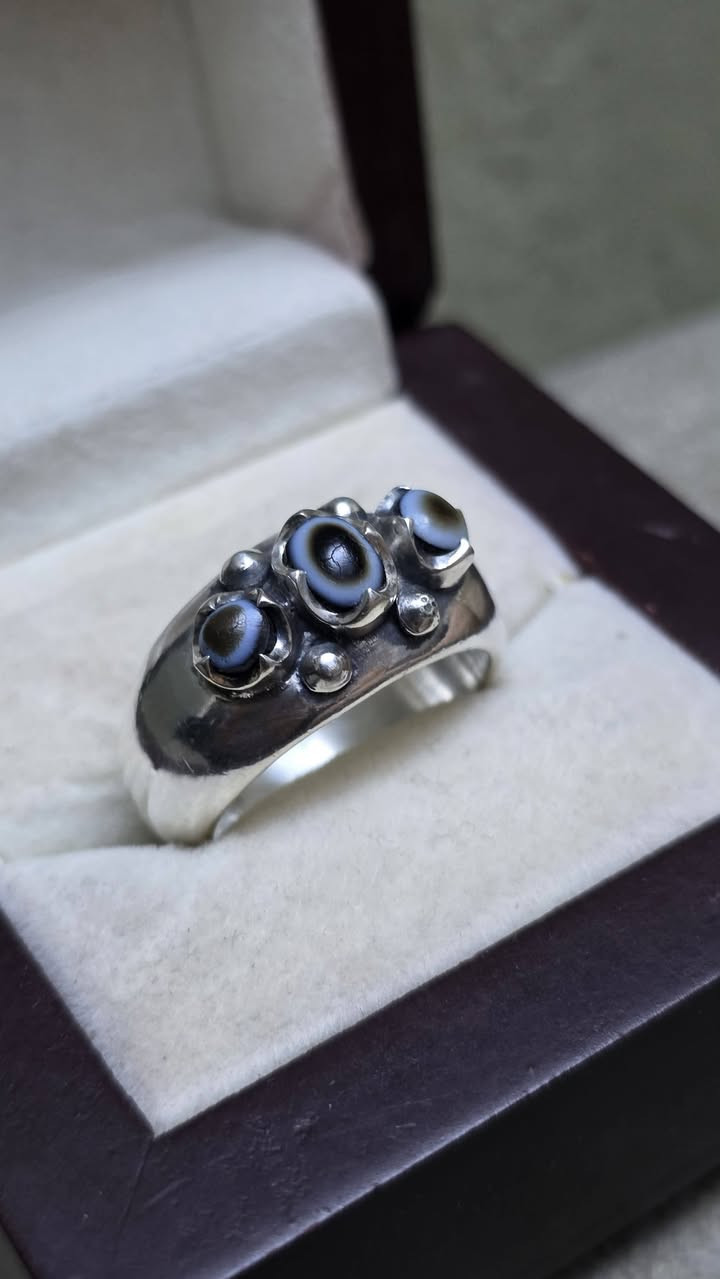 خير الاعمال الصلاة على محمد وال محمد 
***********
