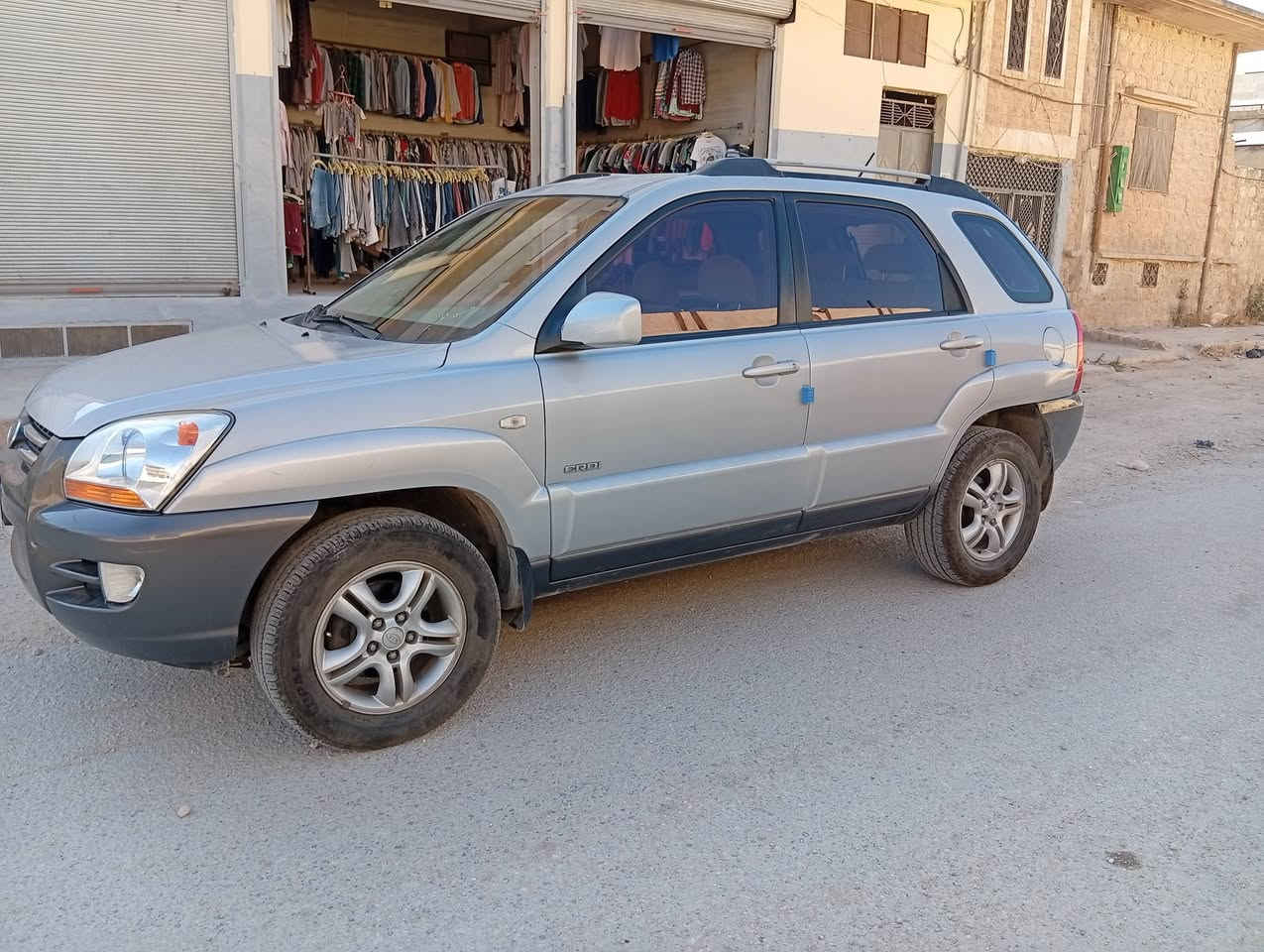 Kia SPORTAGE. 2005
▪️إدخال جديد وارد كوري 
▪️السيارة باسم الشركة 
▪️خالية العلام برا جوا ماعدا قطعة 
▪️شمعات برمات فخدات زيروووا 
▪️ محرك 1.6 اوربي عالزرك الزرك لهبة 
▪️عزم متل الرصاص 
▪️دوران لمس 
▪️دوزان يخت 
▪️دواليب الأربعة جدد طخ
▪️كهربا بالكامل شغالة 
▪️السيارة عدا فتحة 
▪️اتوماتيك 
▪️مكيف ديجيتال حامي بارد شغال 
▪️فرش مخمل بيج خالي النكش
▪️جنط كروم أساسي 
▪️مرايا كهربا + مرايا طي
▪️تحكم مقود 
▪️فيميه الوكالة
▪️فرام ABS
▪️مآخذ AUX
▪️[ملاحظة: فيها نكشة صغيرة عمستوى الصطب فقط]
................................................
▪️سعرا 9200  💵 وسكرا صغيرة 
▪️تواجد الفوعة جنب معارة مصرين 
▪️للتواصل على الواتس اب 
963997942032+


**إذا كنت صاحب هذا الإعلان وتريد حذفه لأي سبب، رجاءا أرسل رسالة إلى الدعم الفني**