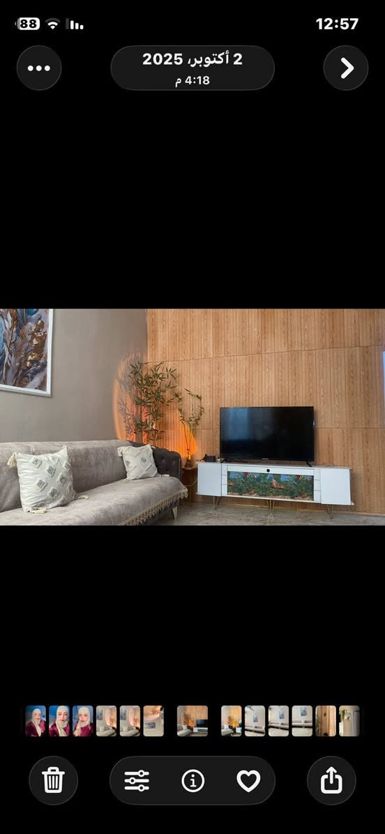 السلام عليكم دار للبيع مساحة ٢٧٥م يتكون من غرفتين نوم وصاله ومطبخ حار وبارد وملحقات وكراج وحديقة وغرفتين هيكل قيد الانشاء عنوان العبيدي شارع العابد قرب الشارع العام ل استفسار على رقم ***********
