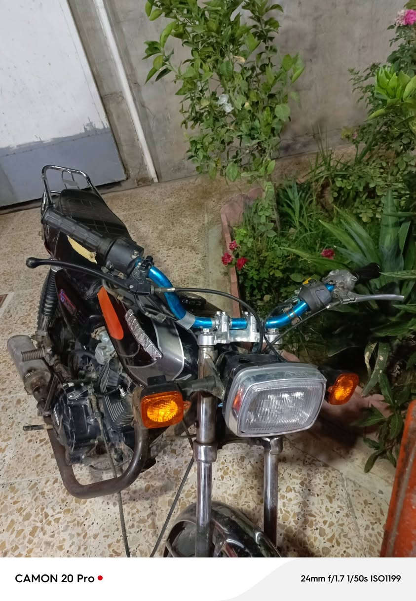 دراجه سيفان موديل20    نضيفه خير من الله   دراجه  رياضي   دراجه كهربائيه كله شغله   شرط هندر واحد تشتغل  مكان  ديالى  *********** متوازي عليه. سعر 200
