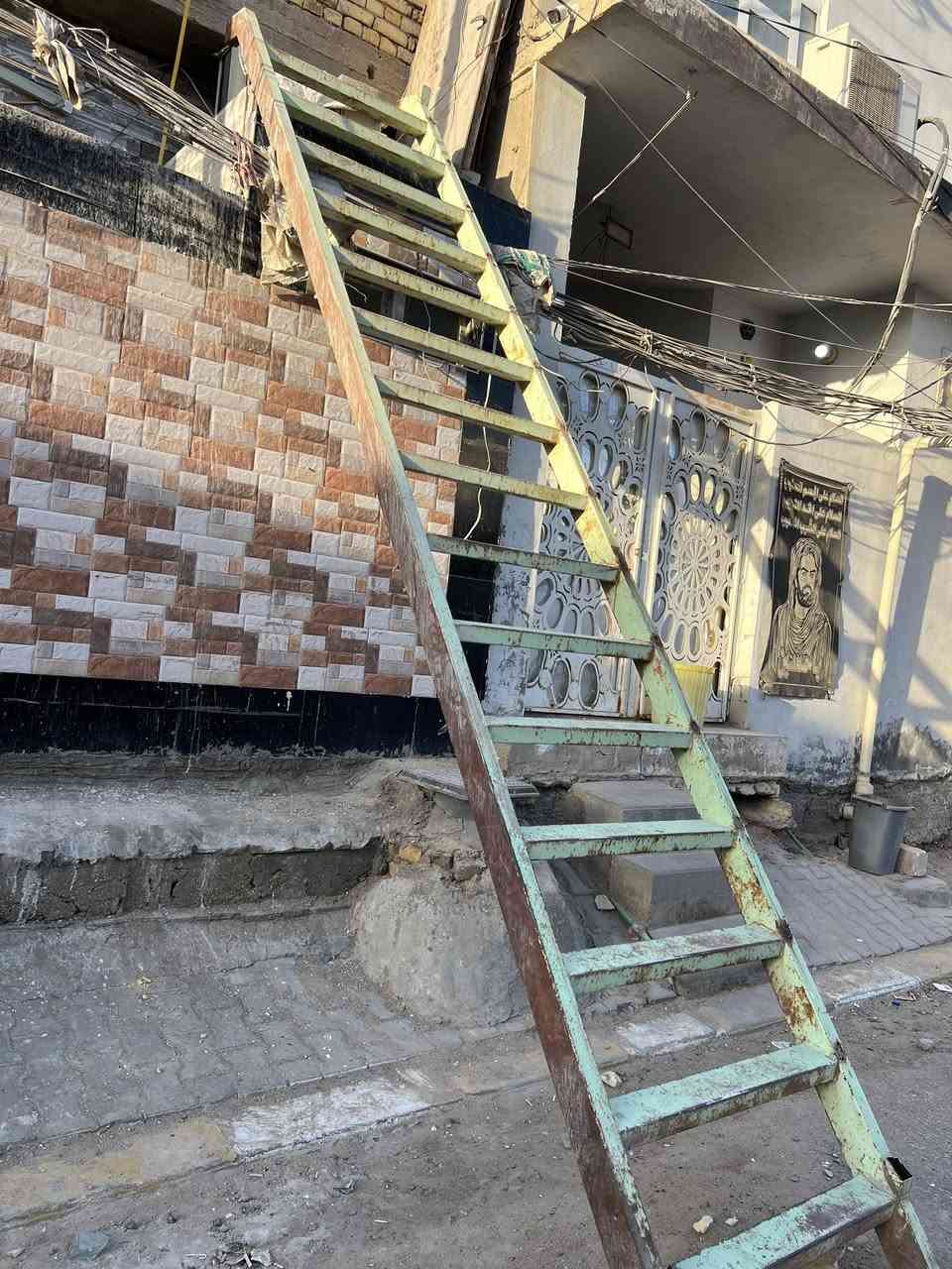 سلام عليكم درج حديد للبيع السعر 100 وبي مجال ***********
